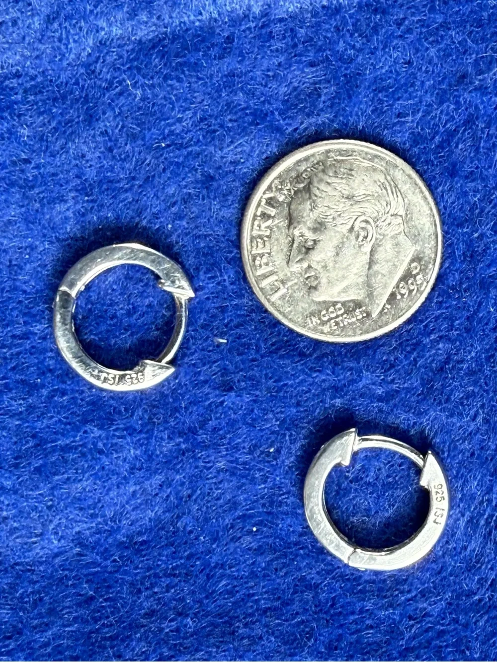 In Season Jewelry 925 Sterling Silver Staggered Gem Hoop earrings.